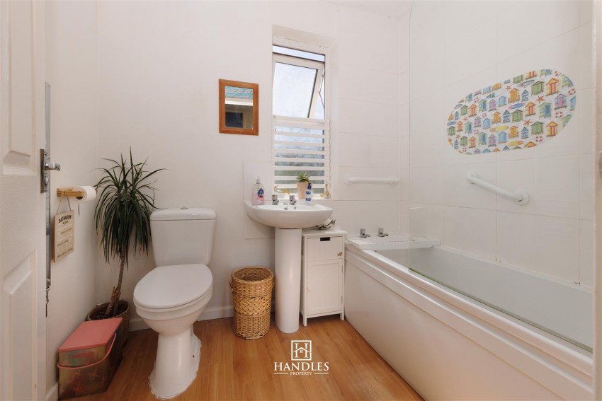 Images for Cape Road, Warwick