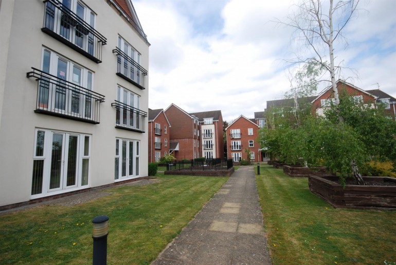 Birch Meadow Close, Warwick