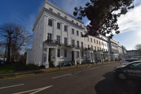 View Full Details for 32 Clarendon Square, Leamington Spa