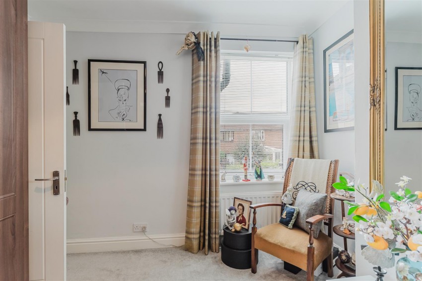 Images for Meadow Road, Warwick