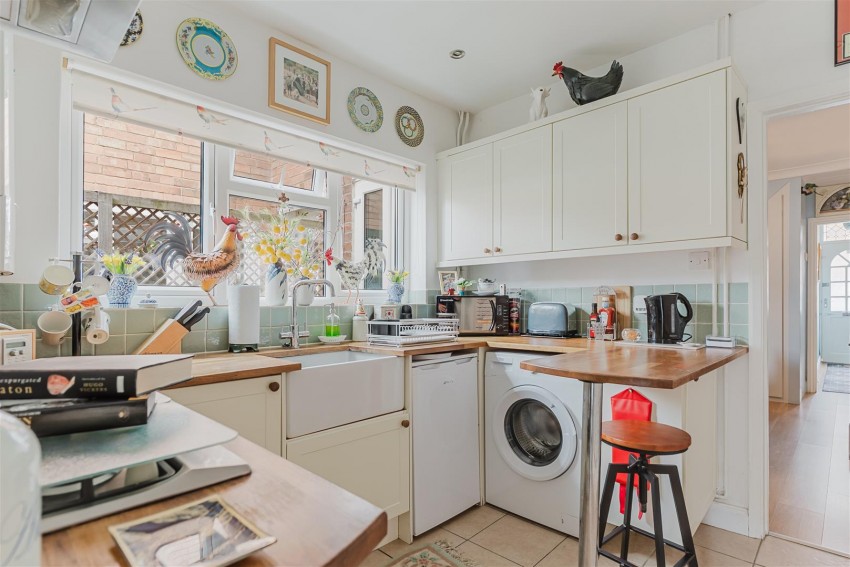 Images for Meadow Road, Warwick
