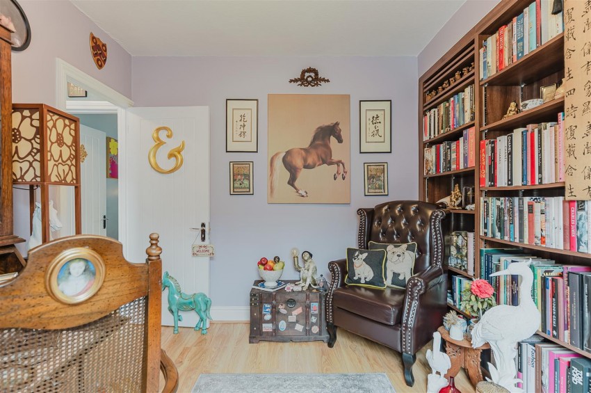 Images for Meadow Road, Warwick